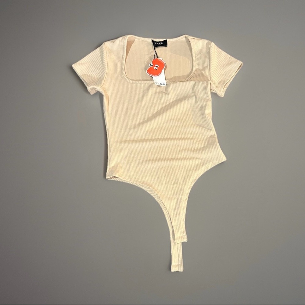 Cider Beige Scoop Neck Short Sleeve Ribbed Bodysuit Sz L — NWT